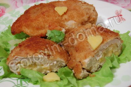 рецепт Куриная грудка, фаршированная ананасами и сыром